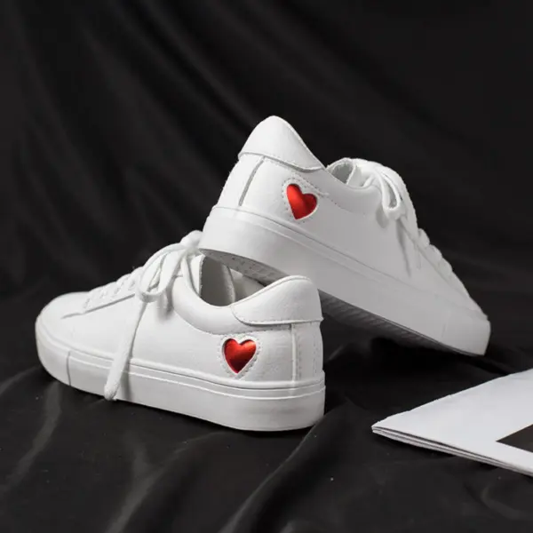 Xrh Wholesale Spring PU Valentine's Day Gift Love Custom Shoes—white women's low top vulcanized shoes with red heart patches, ideal for OEM/ODM customization.