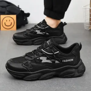 A person wearing Wholesale Factory Customized Solid Color Daily Sports Outdoor Shoes PU Mesh Men's Walking Sneakers, standing on a gray floor with another shoe in front—ideal for OEM ODM customization.