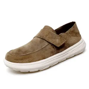 The New Retro Men Shoes are light, shock-absorbing flat leather loafers with a thick white sole and hook-and-loop strap, offered for OEM or ODM customization.